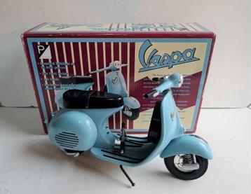 Miniatuur model 1:6 Vespa 150 Sportique Ltd Edition