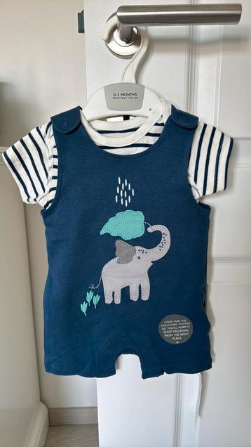 Bodysuitsets met overalls en T-shirts beschikbaar voor biedingen