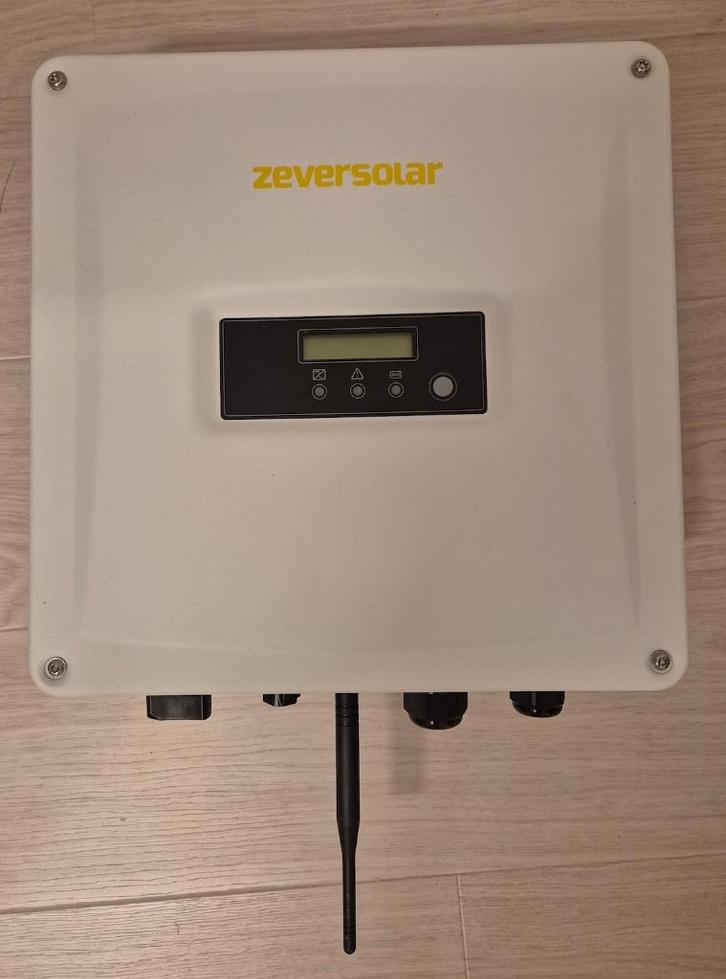 Zeversolar Zeverlution 3000S omvormer, Doe-het-zelf en Bouw, Zonnepanelen en Toebehoren, Gebruikt, Overige typen, 200 wattpiek of meer