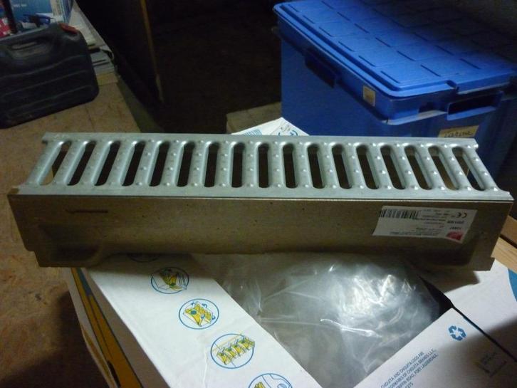 Nieuwe Afwateringskanaaltjes ,afvoergoten 50x12x10,5, Doe-het-zelf en Bouw, Buizen en Afvoer, Nieuw, Afvoer, Overige materialen