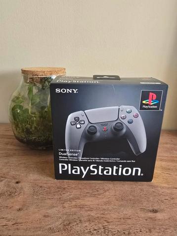 Manette PS5 Edition COLLECTOR 30éme anniversaire / 30 ans  beschikbaar voor biedingen