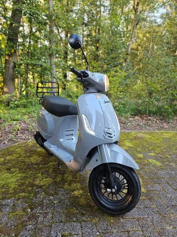 La Souris Nardo (modèle Vespa) 50cc classe A 4 temps 5310 km