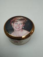 Een klein porselein potje met Diana erop voor kerst of Nieuw, Ophalen