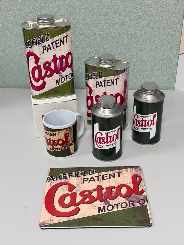 Huile à Castrol Mancave Set 4 bidons d'huile + tasse + tapis, Collections, Boîte en métal, Neuf, Autre, Enlèvement ou Envoi