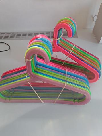 Kinderkleerhangers - 36 stuks beschikbaar voor biedingen