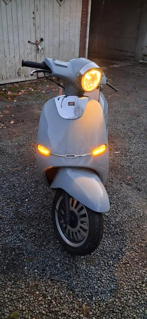 Scooter Ksr moto Cruzer 50cc, Vélos & Vélomoteurs, Scooters | Marques Autre, Utilisé, Classe B (45 km/h), Essence, Enlèvement