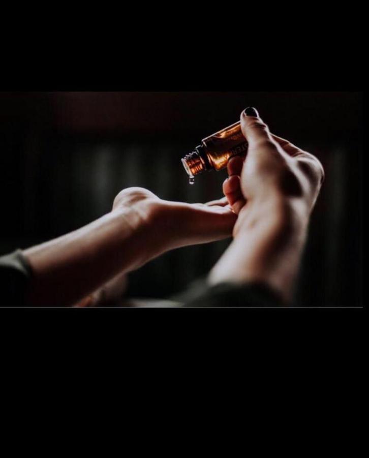 Massage tantrique a domicile hommes femmes 40+, Sport en Fitness, Massageproducten, Olie of Lotion