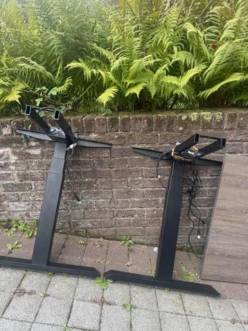 Bureau zit/sta, elektrisch zwart gebeitst essenfineer beschikbaar voor biedingen