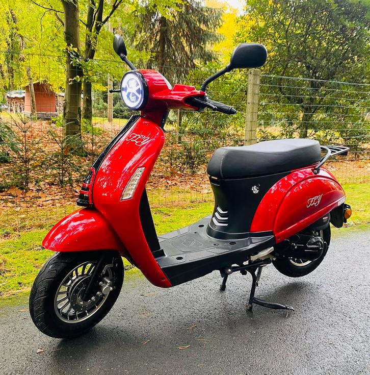 Scooter Venesi Fly 50cc A-klasse, Fietsen en Brommers, Scooters | Overige merken, Zo goed als nieuw, Klasse A (25 km/u), Benzine
