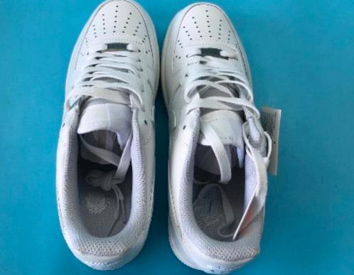 Nike Air Force 1 Maat 42- nieuw in doos, Sport en Fitness, Loopsport en Atletiek, Zo goed als nieuw, Kleding, Overige sporten