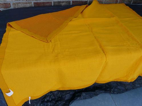 petite couverture jaune en 2 tons de jaune, Maison & Meubles, Chambre à coucher | Linge de lit, Utilisé, Couverture ou Couette