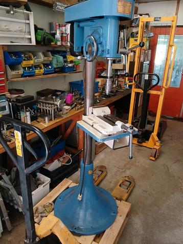 Kolomboormachine 220V beschikbaar voor biedingen