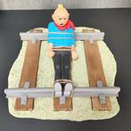 Tintin ligoté sur rails - figurine en résine 30x30cm, Collections, Statues & Figurines, Comme neuf, Enlèvement ou Envoi