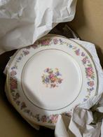 Vintage servies (borden, kopjes, potten, sauspotten, ...), Huis en Inrichting, Keuken | Servies, Ophalen, Zo goed als nieuw, Compleet servies