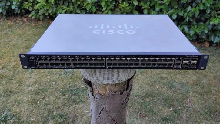 PoE switch Cisco SG500-52P Small Business, Computers en Software, Netwerk switches, Gebruikt, Ophalen of Verzenden