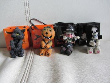 Halloween - 4 figurines beschikbaar voor biedingen