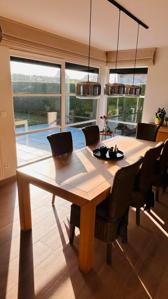 Complete eetkamer (grote tafel, 6 rieten stoelen, dressoir), Huis en Inrichting, Complete eetkamers, Gebruikt, 4 tot 6 stoelen