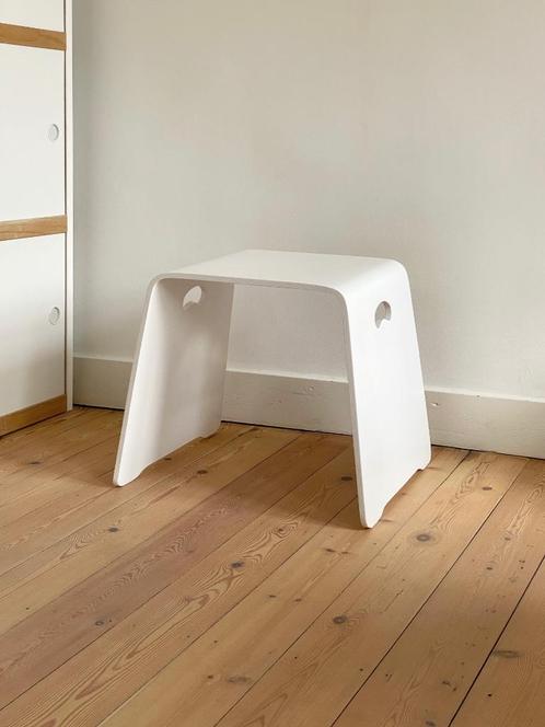 Witte houten kruk / bijzettafel, Huis en Inrichting, Krukjes, Gebruikt, Hout, Ophalen