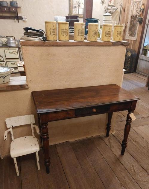 elegante keukentafel of cafetafel met gedraaide pootjes, Antiek en Kunst, Curiosa en Brocante, Ophalen