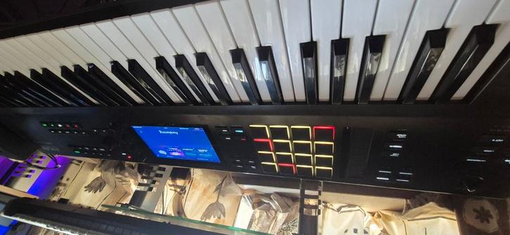 Akai MpC 61 (te ruil/tekoop) updated info, Muziek en Instrumenten, Synthesizers, Zo goed als nieuw, Ophalen