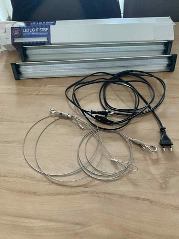 LED Groeilampen16w - 60 cm - 2 st.+ ophanging beschikbaar voor biedingen