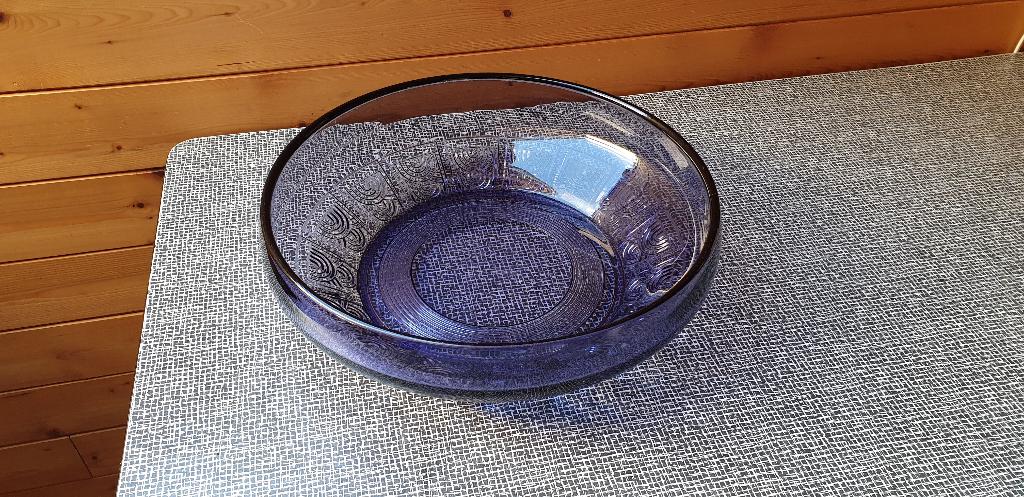 Paarse glazen ronde kom, Maison & Meubles, Cuisine | Vaisselle, Enlèvement ou Envoi, Comme neuf, Verre, Récipient(s)