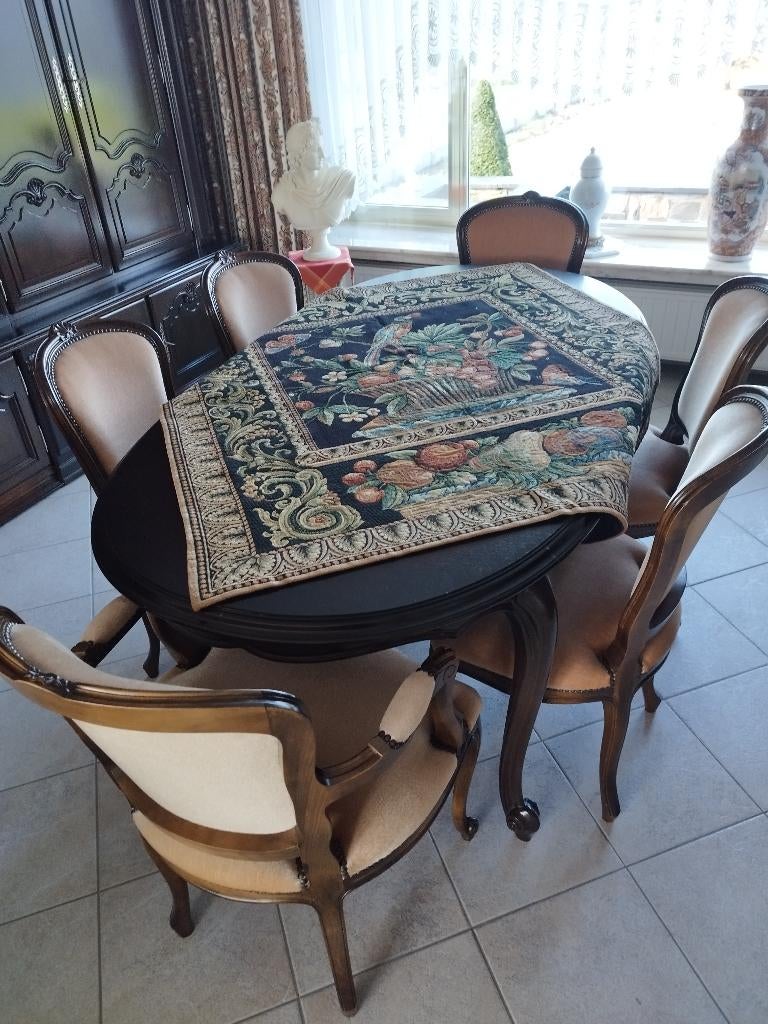 Mooie tafel met stoelen, Ophalen