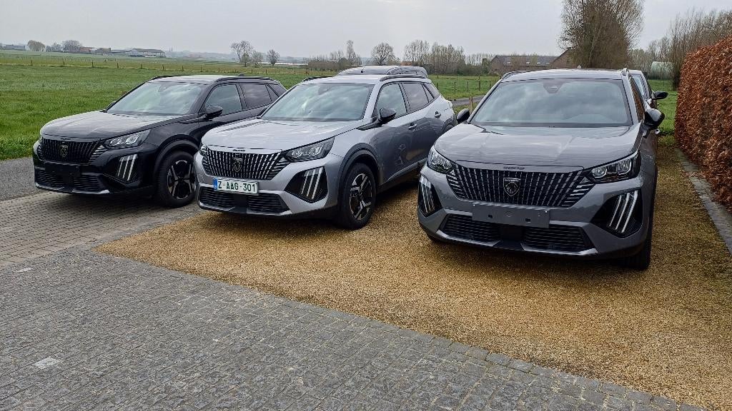 Peugeot 2008    3stuks (2024 / 9.733 kms) 1.2 T 100 Allure, Autos, Argent ou Gris, Achat, Euro 6, Entreprise