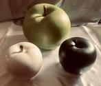 3 grote deco appels groen, zwart en wit, Ophalen, Zo goed als nieuw, Groen, Kunststof