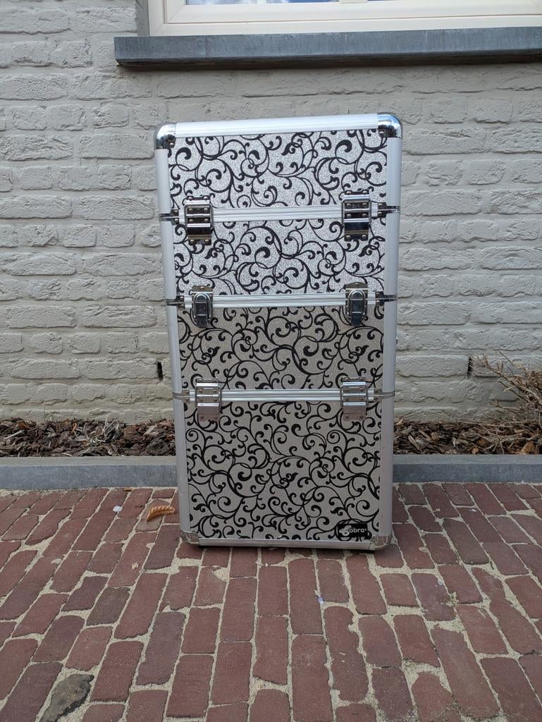 Multifunctionele make-up trolley, Ophalen