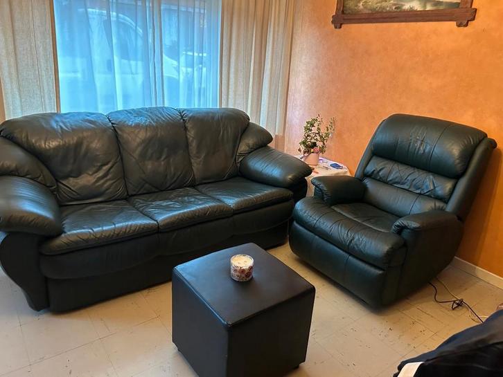 Canapé 3 places en cuir vert + relax électrique + pouf, Maison & Meubles, Canapés | Coins salons complets, Cuir, Enlèvement