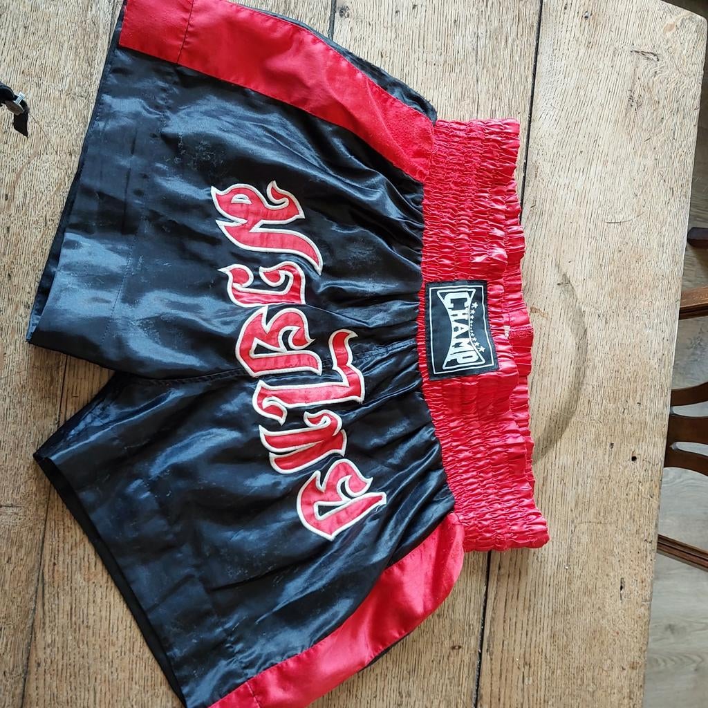 Short boxe thai, Sports & Fitness, Taille L, Enlèvement