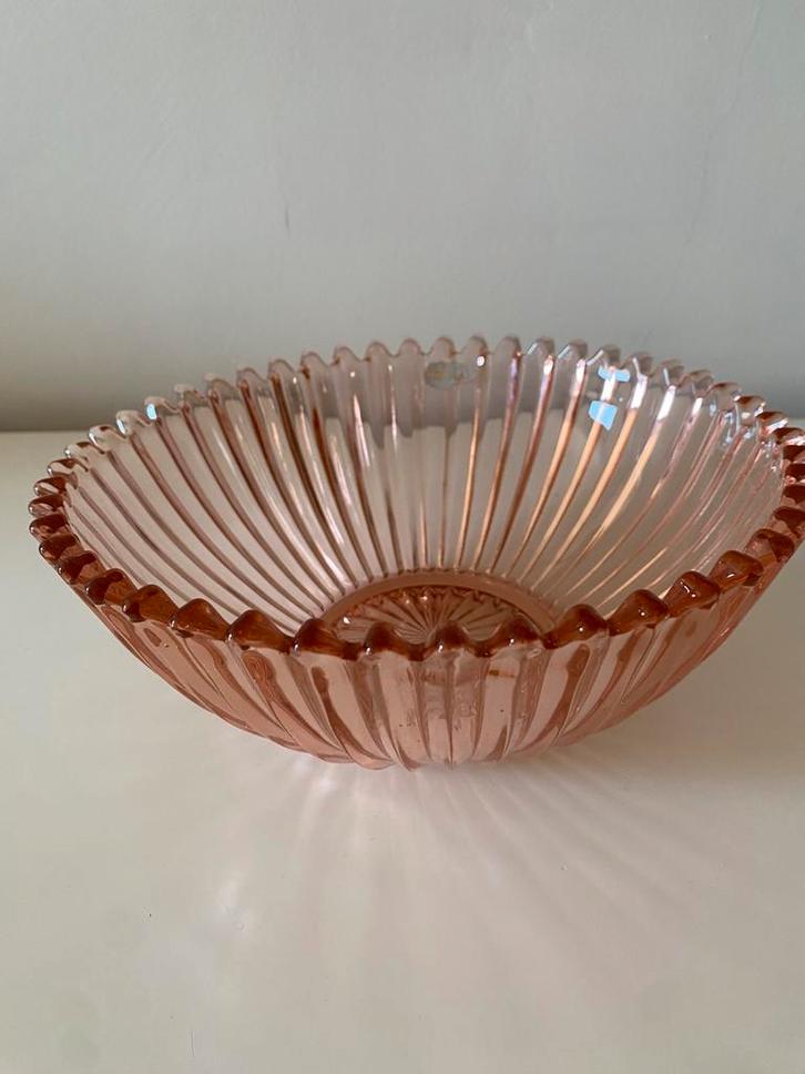 Vintage roze fruitschaal in art deco stijl, Antiek en Kunst, Antiek | Glaswerk en Kristal, Ophalen of Verzenden