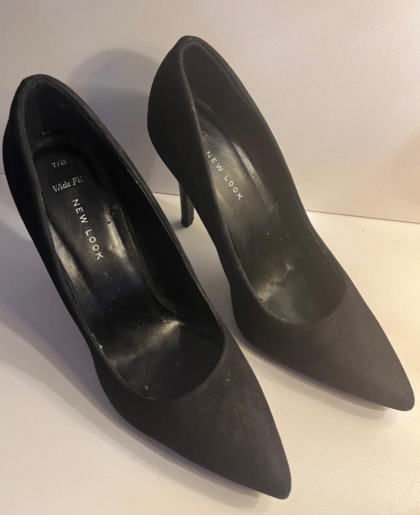 Escarpins daim synthétique noir pointure 40 neufs, Enlèvement ou Envoi, Comme neuf, Noir, Escarpins