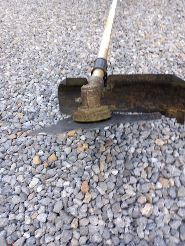 Débrousailleuse thermique, Enlèvement