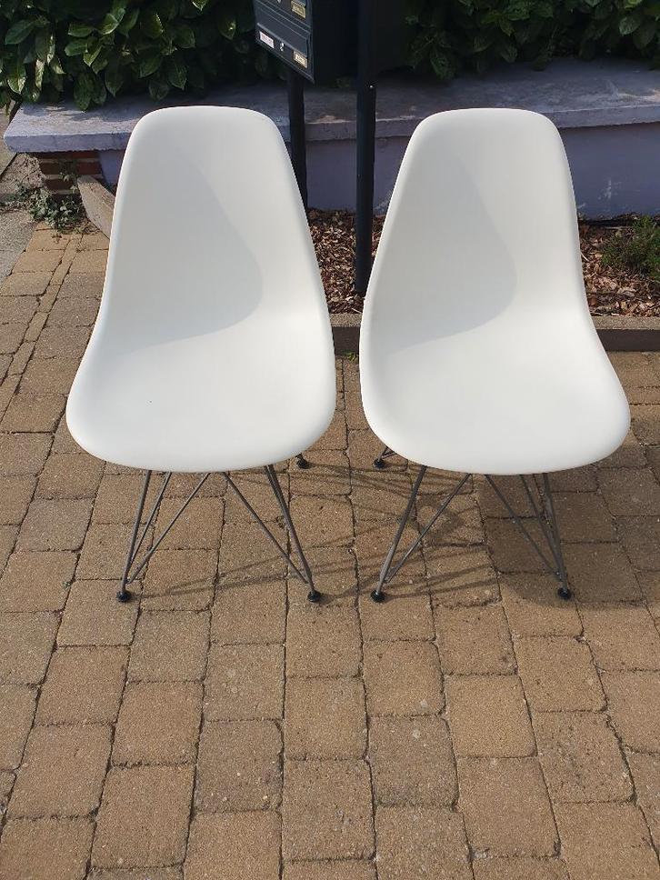 2 chaises Plastic Chair Eames Vitra 2010, Maison & Meubles, Chaises, Utilisé, Deux, Synthétique, Métal, Blanc, Enlèvement