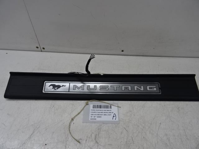 DIVERS DIVERS Ford USA Mustang VI Fastback (01-2014/04-2023), Mevr. I. Hauben, Pièces américaines, Utilisé, Rue de l'Espoir 34 34
4030  GRIVEGNÉE, BE