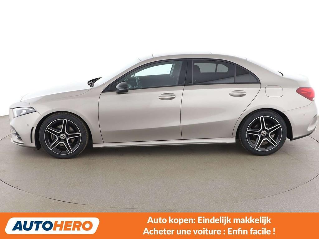 Mercedes-Benz A-Klasse 180 A 180 d AMG Line (automatique), Autos, Achat, 116 ch, Alcantara, Noir
