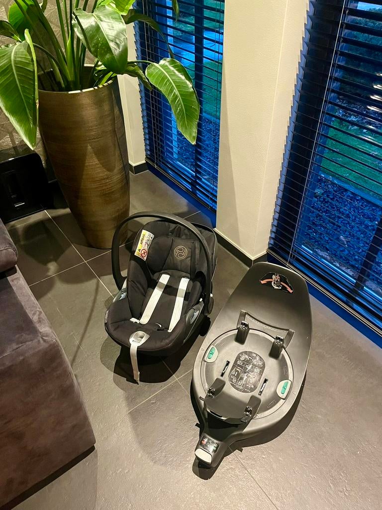 TE KOOP: Cybex Cloud Z i-Size base + maxicosi, Autogordel of Isofix, Verstelbare rugleuning, Zo goed als nieuw, 0 t/m 13 kg