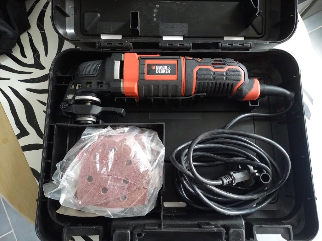 BLACK+DECKER MT300KA-QS multitool — 300 W, Ophalen of Verzenden, Zo goed als nieuw, Minder dan 600 watt, Vlakschuurmachine