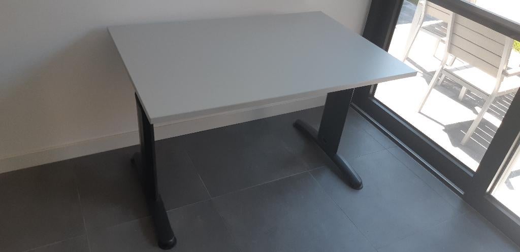 bureau 120 bij 80 cm, Huis en Inrichting, Bureaus, Zo goed als nieuw, Computerbureau, Grijs, In hoogte verstelbaar, Ophalen