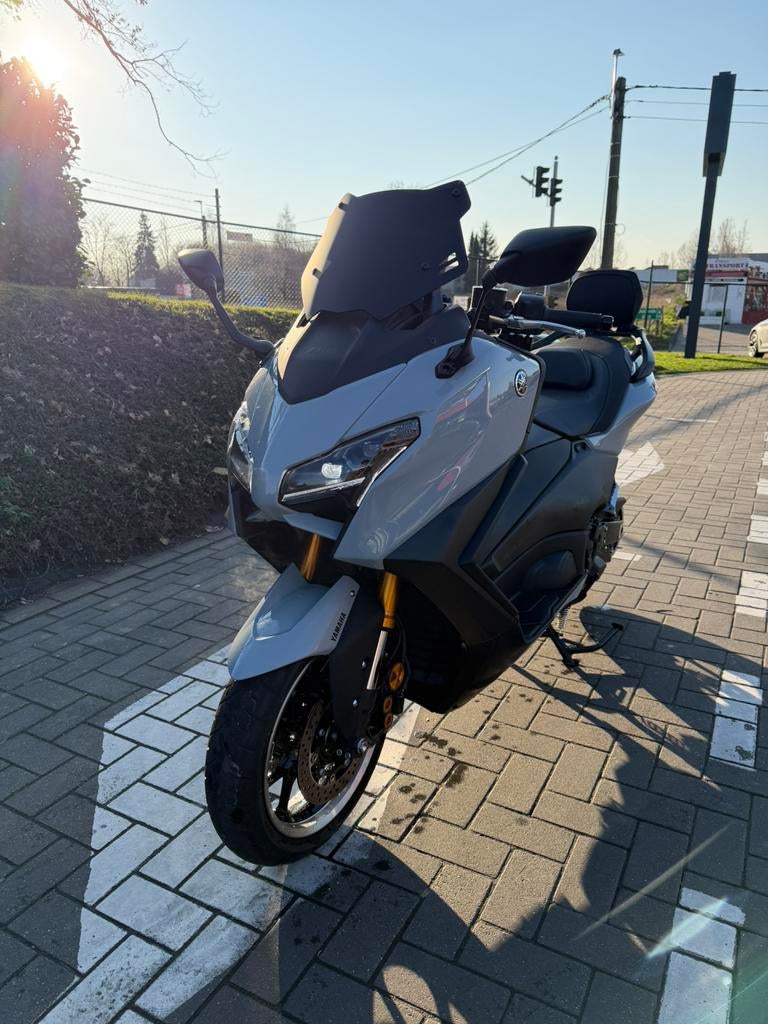 Yamaha TMAX 560 Tech MAX 01/2026 Akrapovic Malossi Garantie, Motos, Scooter, Plus de 35 kW, 2 cylindres, Permis Moto A2 minimum
