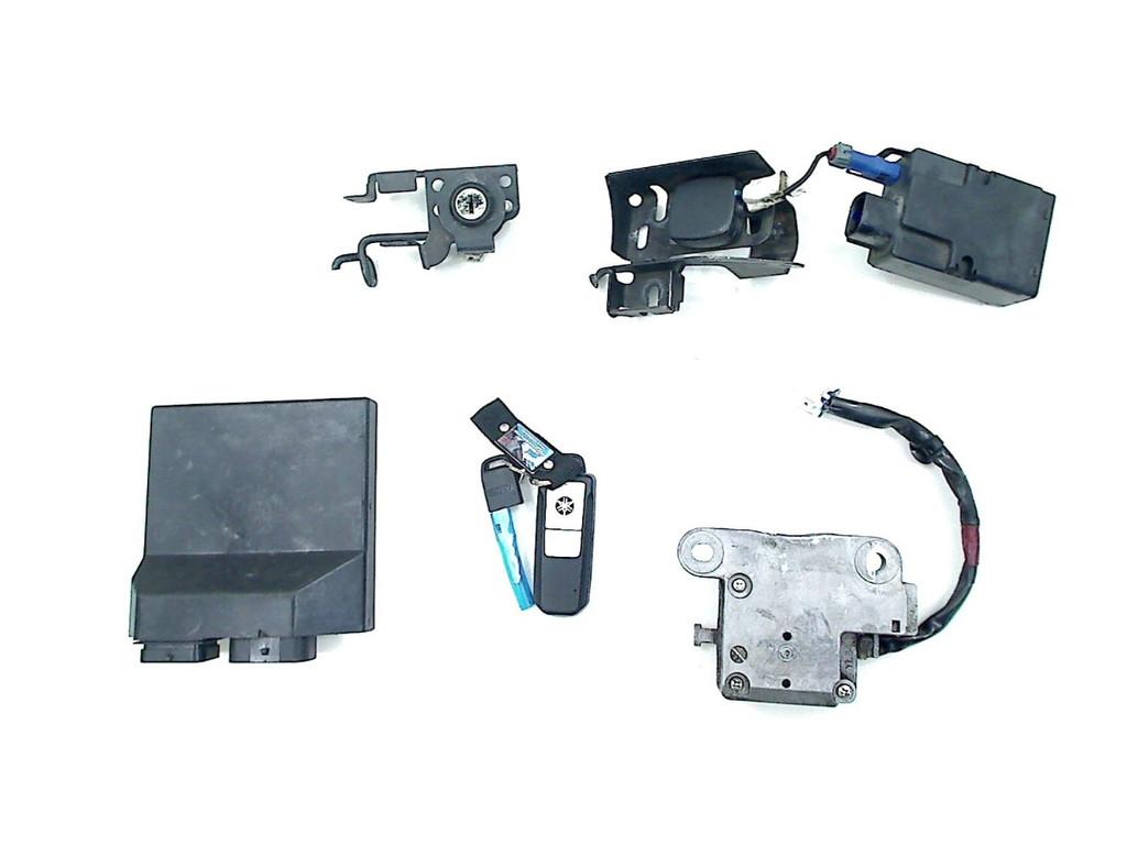 ENSEMBLE DE VERROU ET CYLINDRE DE PORTES (112600-3103), Dhr. S. di Majo, Utilisé, Info@cama-motorparts.nl, P.J. Troelstraweg 8 8
3144 CX  MAASSLUIS, NL