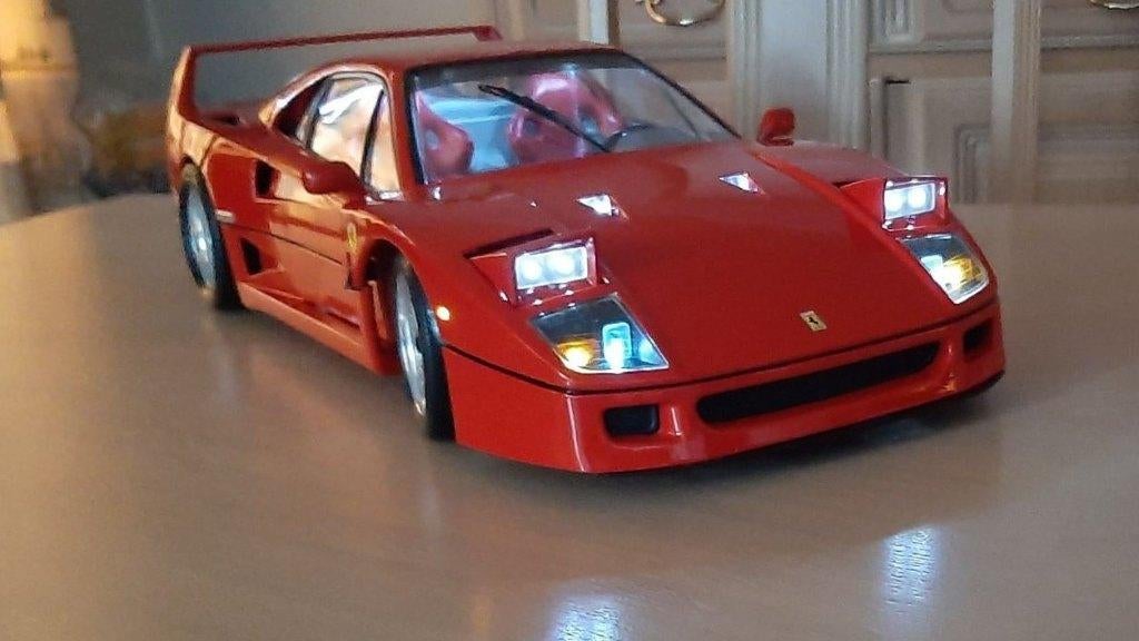 Ferrari F40 1/8 met 36 LED's, Hobby en Vrije tijd, Modelauto's | 1:5 tot 1:12, Ophalen of Verzenden, Zo goed als nieuw, 1:5 t/m 1:8