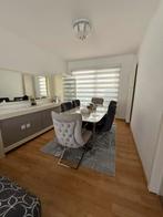 SALLE A MANGER + 2 VITRINES