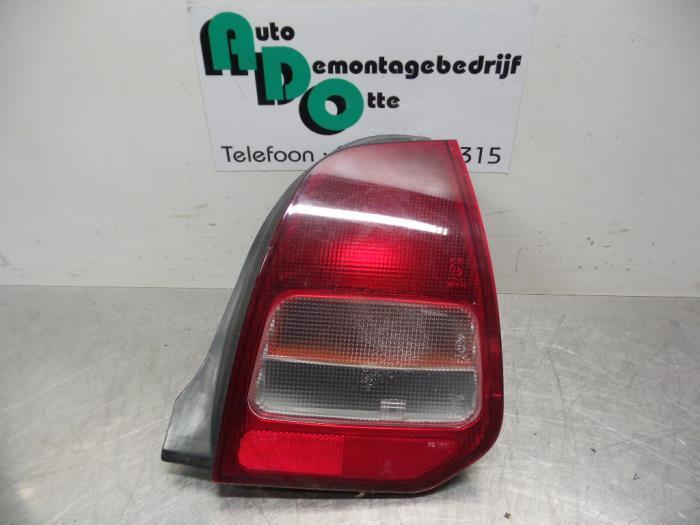 Feu arrière droit d'un Mitsubishi Colt (Colt 96-), Autos : Pièces & Accessoires, Éclairage, Mitsubishi, Utilisé, 3 mois de garantie