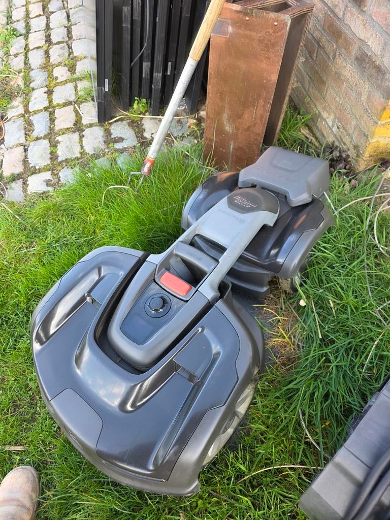 Tondeuse robot Husqvarna 4x4 435 x, Jardin & Terrasse, Tondeuses robotisées, Enlèvement ou Envoi