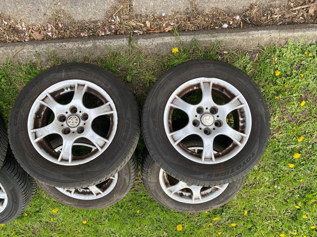 Un jeu de pneu complet de dimension 195 65 R 15 original, Autos : Divers, Enjoliveurs, Enlèvement, Utilisé