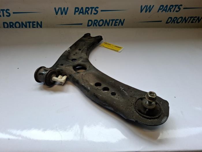 Draagarm rechts-voor van een Volkswagen Golf, Auto-onderdelen, Ophanging en Onderstel, Volkswagen, Gebruikt, 3 maanden garantie