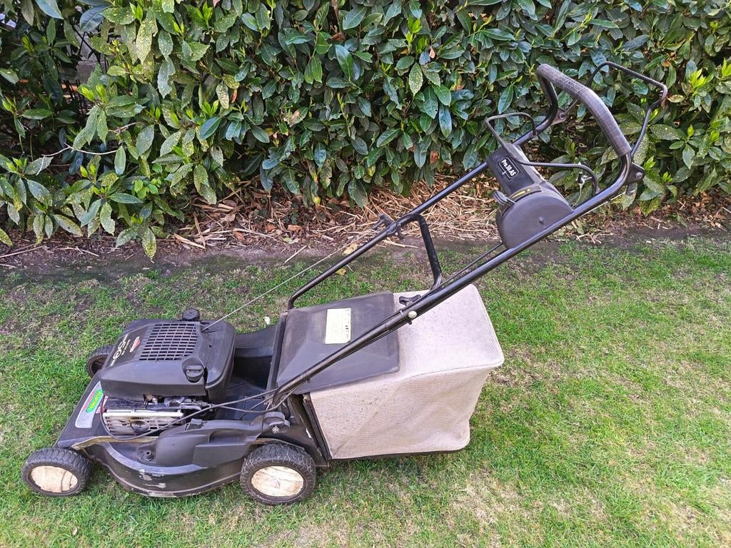 Zelftrekkende benzine grasmaaier B&S, Tuin en Terras, Grasmaaiers, Ophalen